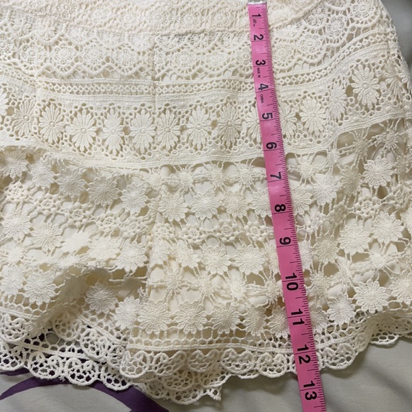Forever 21 Lace Overlay Shorts Size Small - Picture 8 of 12